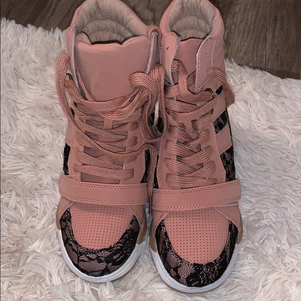 Women’s wedge sneakers